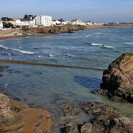 Pour 4 Adultes Et 2 Enfants, 500m De La