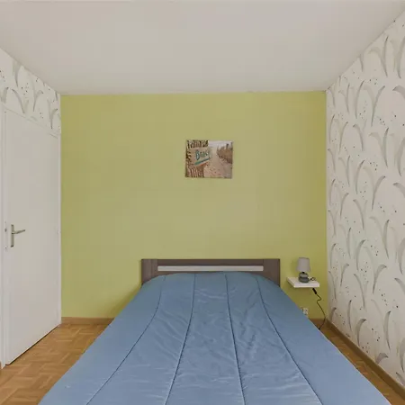 Pour 4 Adultes Et 2 Enfants, 500m De La