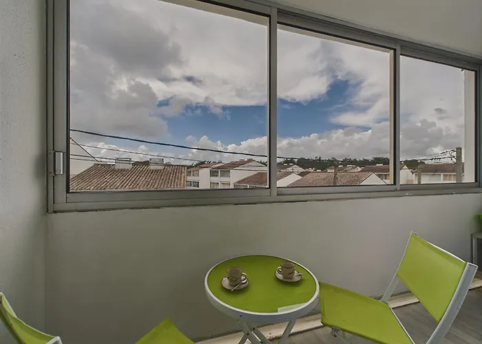 Pour 4 Adultes Et 2 Enfants, 500m De La