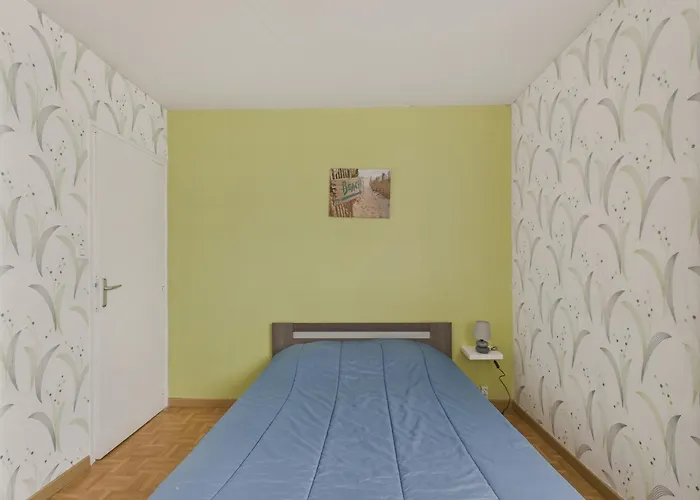 Pour 4 Adultes Et 2 Enfants, 500m De La